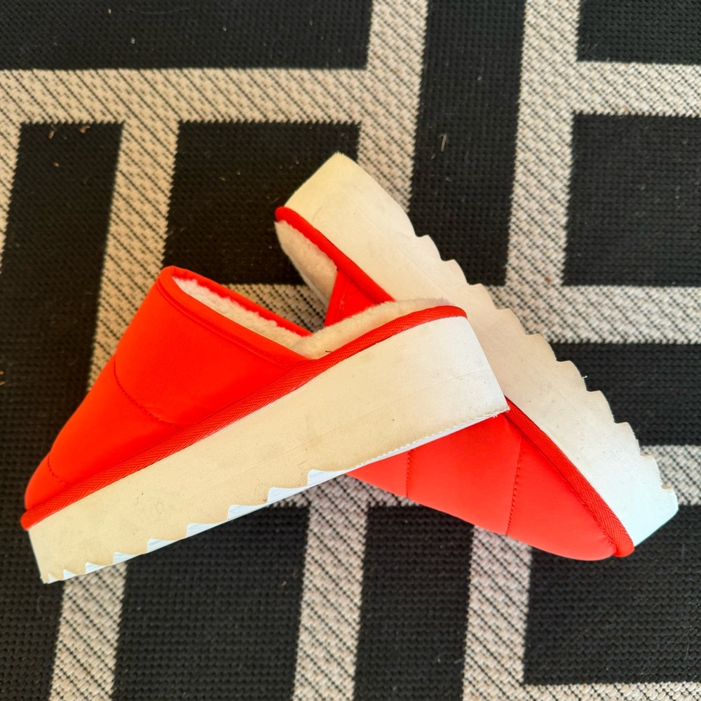 NWOT Mauve cozy slippers from anthropology